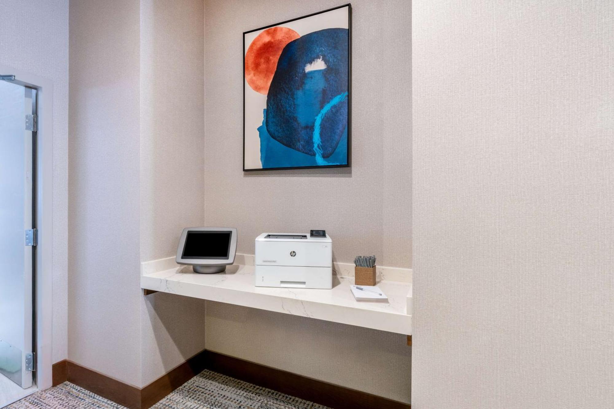 Hilton Garden Uptown Hotel 3*