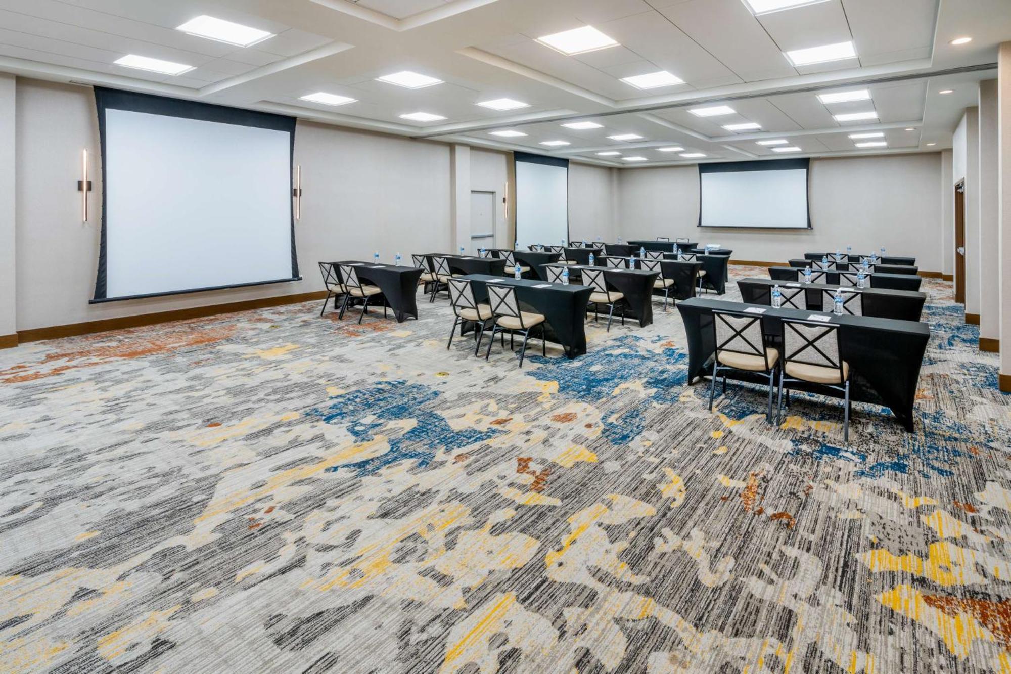 Hilton Garden Uptown
