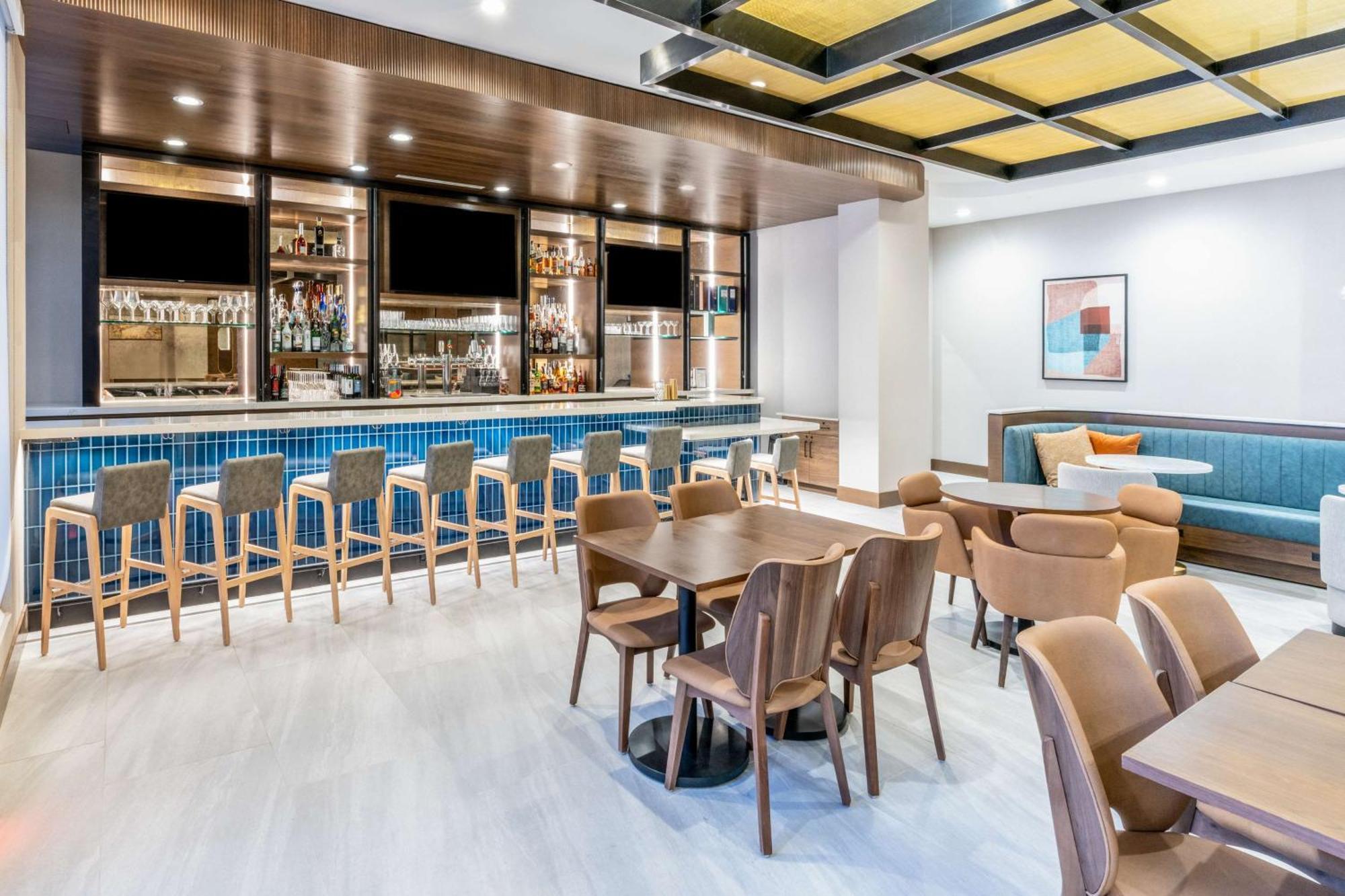 Hilton Garden Uptown Hotel