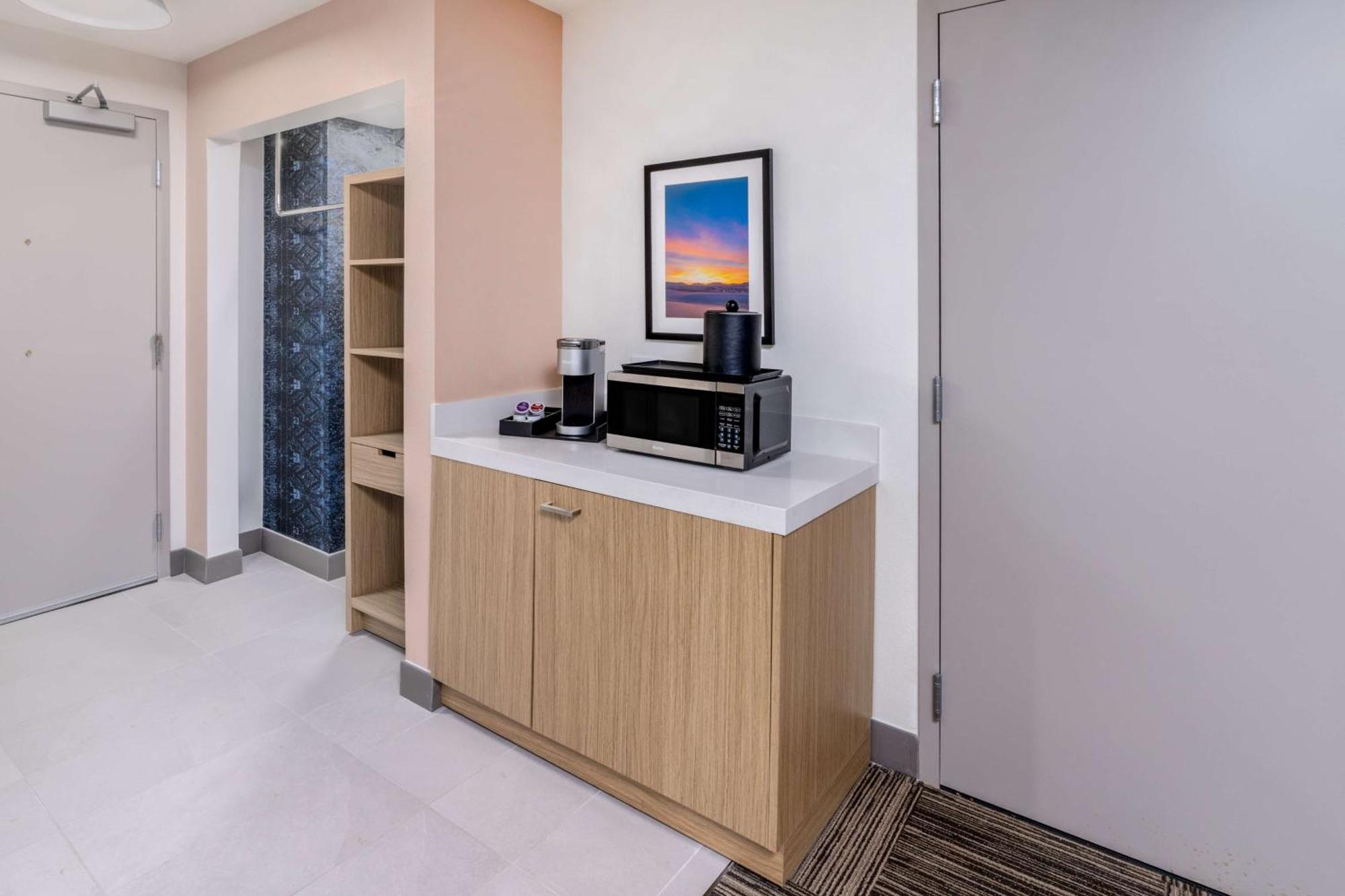 Hilton Garden Uptown Hotel