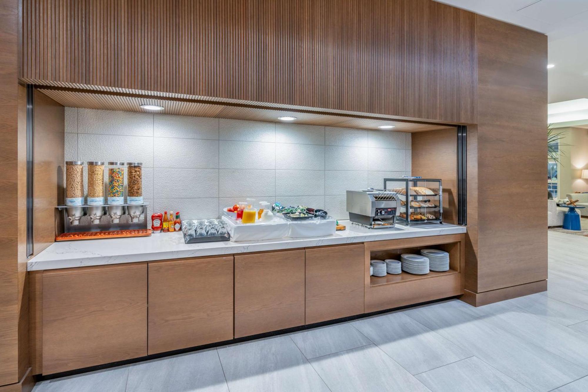 Hilton Garden Uptown Hotel
