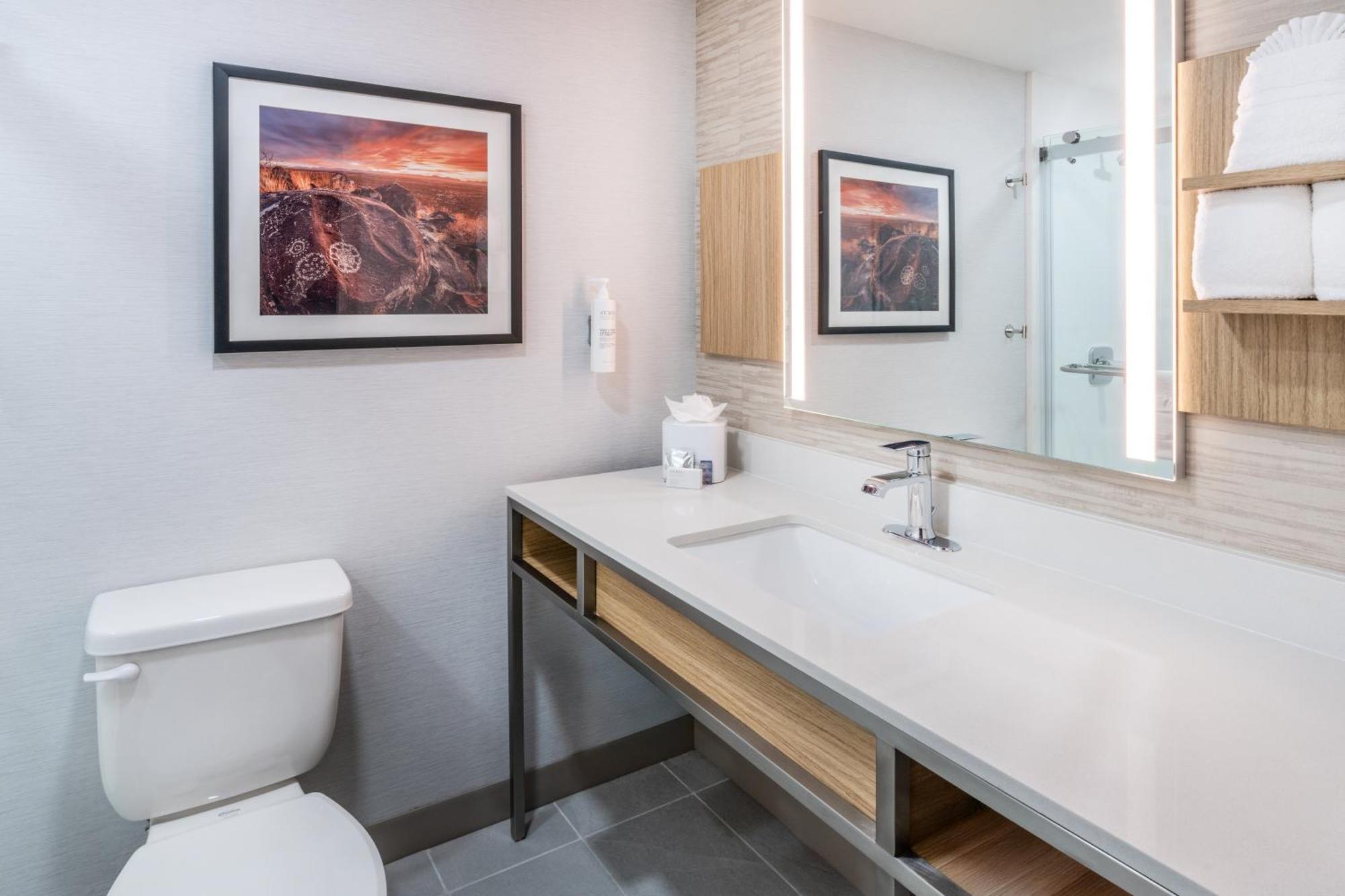 Hilton Garden Uptown Hotel