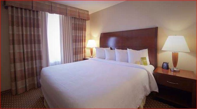 Hilton Garden Uptown Hotel