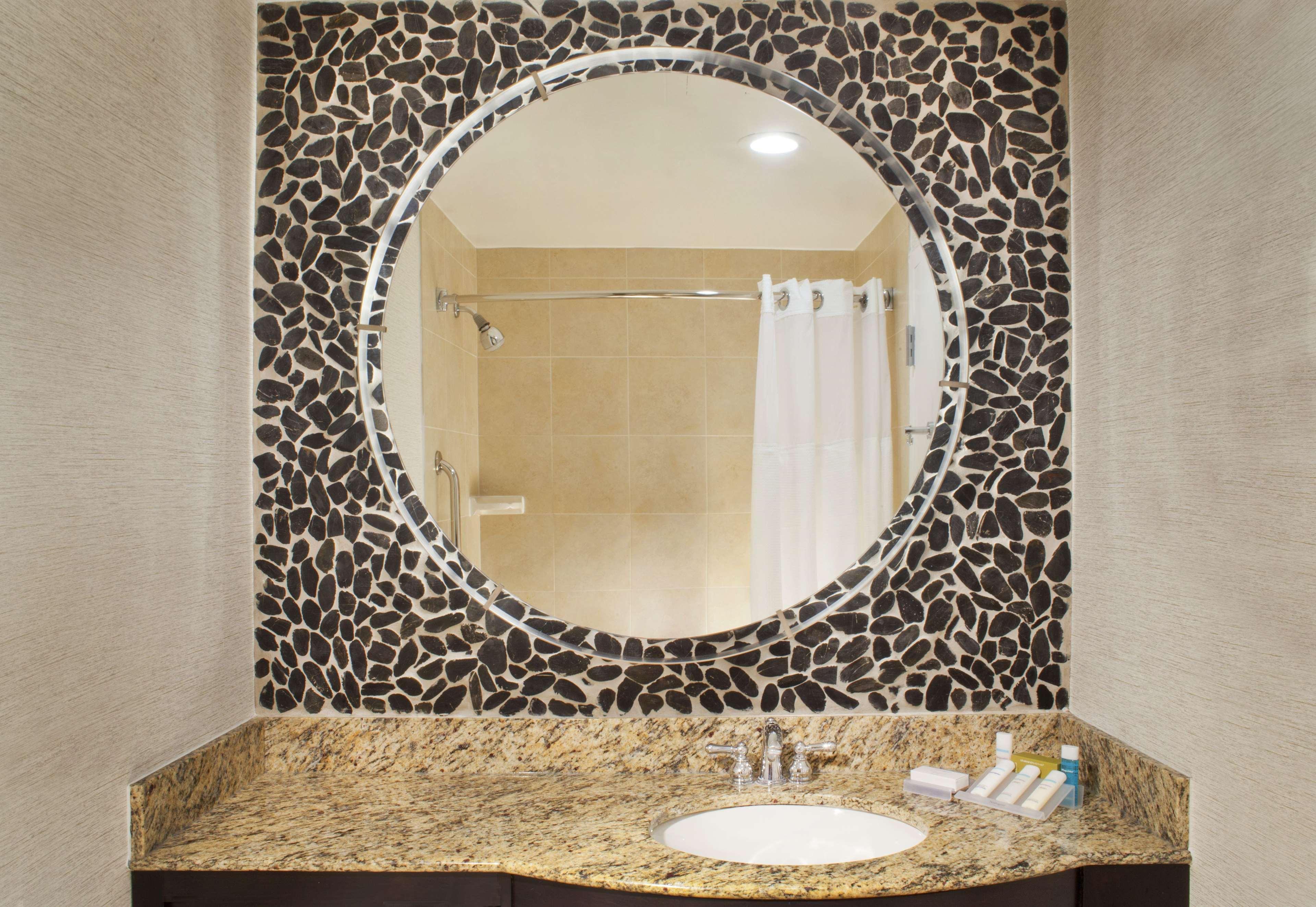 Hilton Garden Uptown Hotel 3*