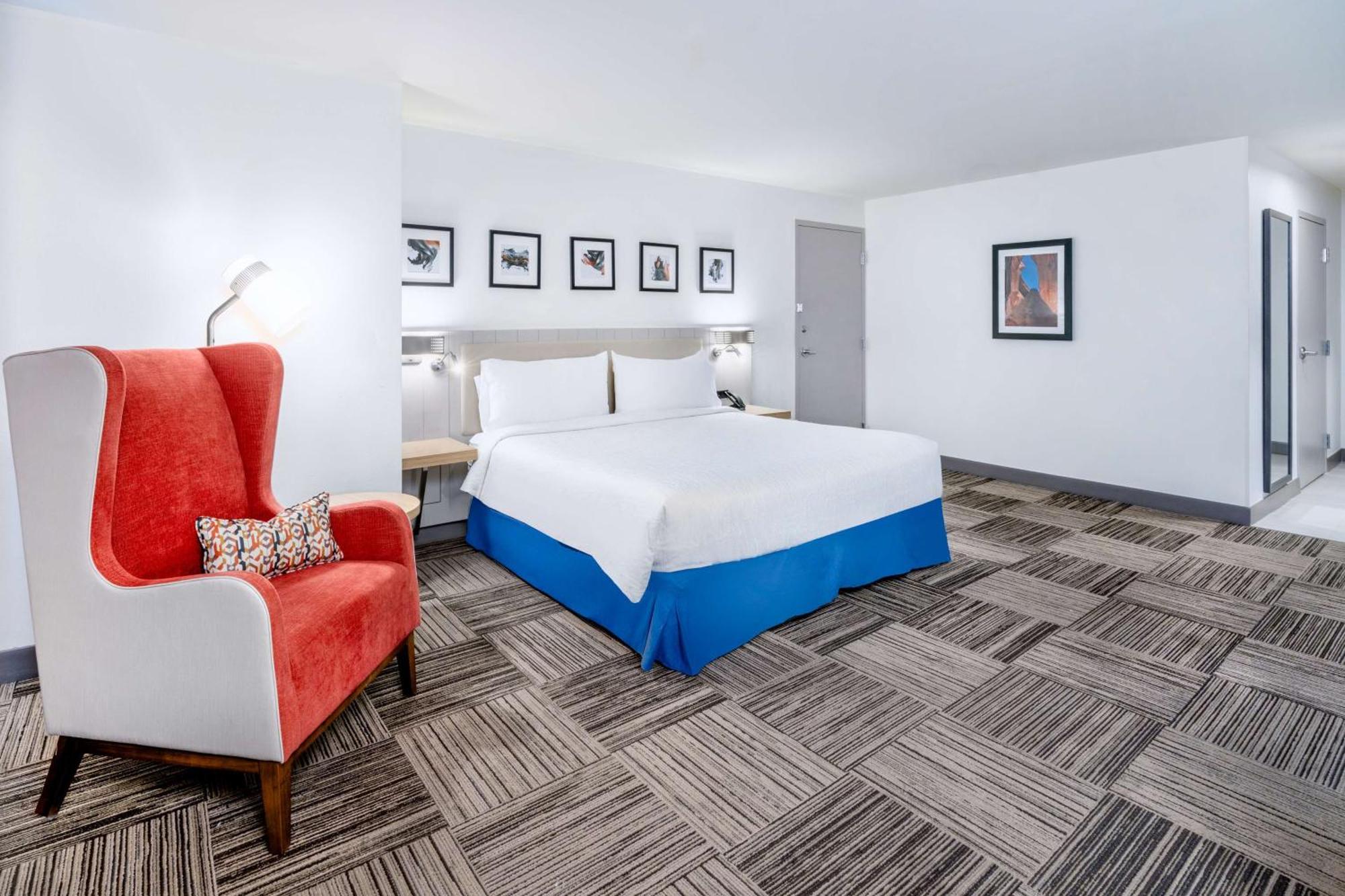Hilton Garden Uptown Hotel 3*