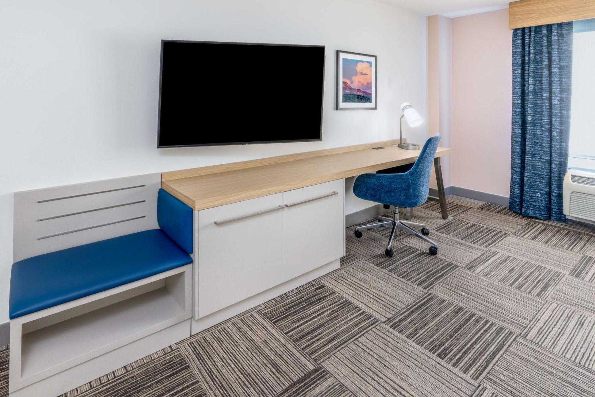 Hotel Hilton Garden Uptown 3*