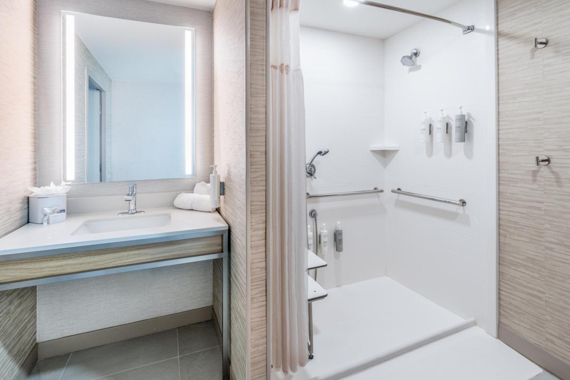 Hilton Garden Uptown Hotel
